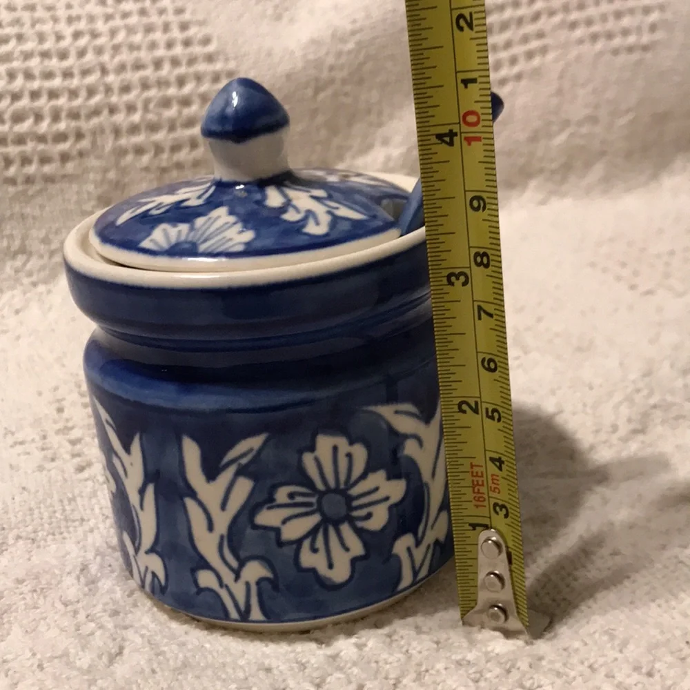 Sugar Bowl with great detail - Picture 3 of 8